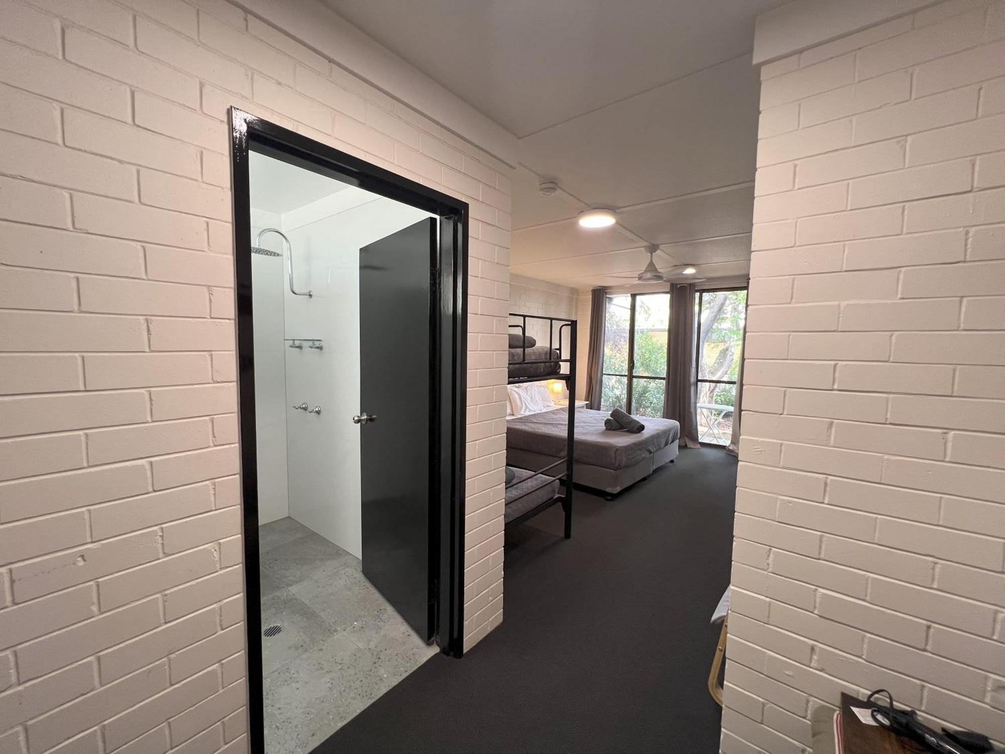 Jumbuck Motor Inn - Pool - Pet Friendly Section - King Beds Longreach Exterior photo